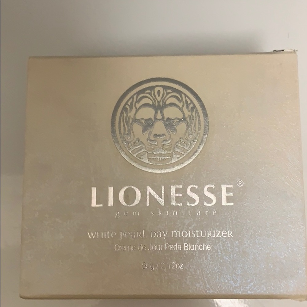 Lionesse White Pearl Day Moisturizer